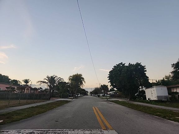 4th image of 922 SW 11th Ave