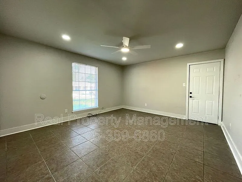 3 bed, 2.0 bath, 1300 sqft, $1,250 — Photo 2