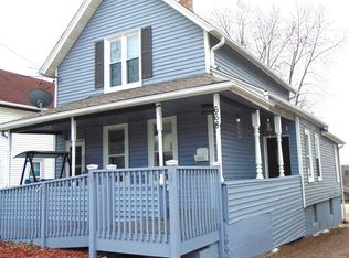 668 Raymond St, Elgin, IL 60120