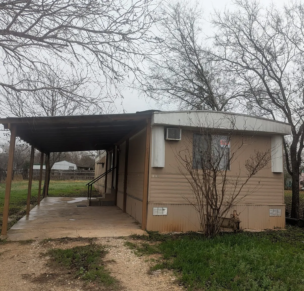3 bed, 1.5 bath, 1056 sqft, $1,250 — Photo 1