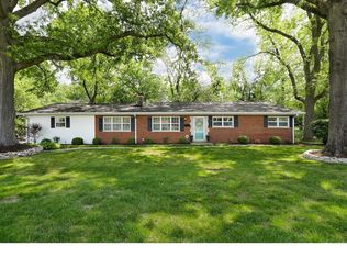 1194 N Berry Rd, Saint Louis, MO 63122