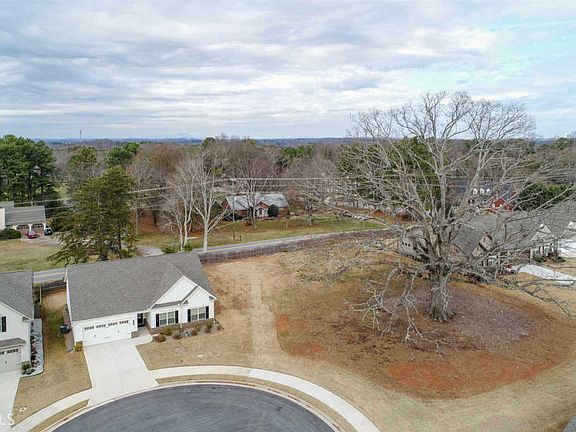 2nd image of 4562 Bagwell Dr