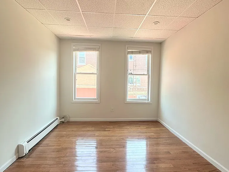 1012 Van Nest Ave #1 — Photo 11