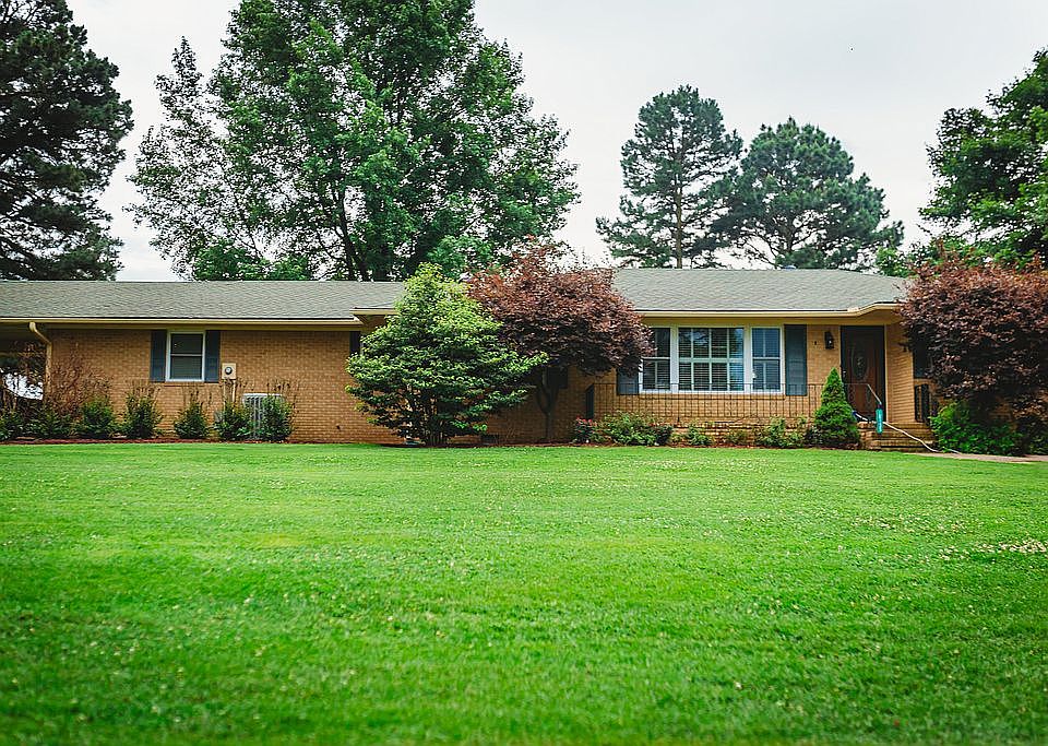 1st image of 1828 E Pridemore Dr
