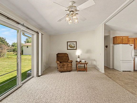 5th image of 595 Albion Rd