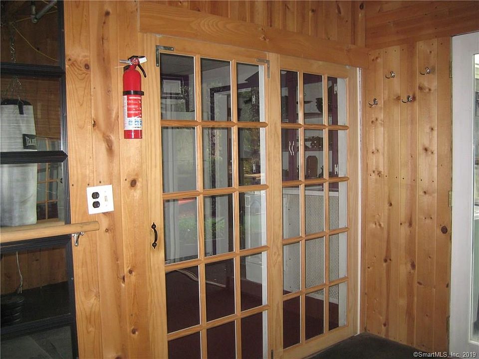 399 School St, Putnam, CT 06260 Zillow