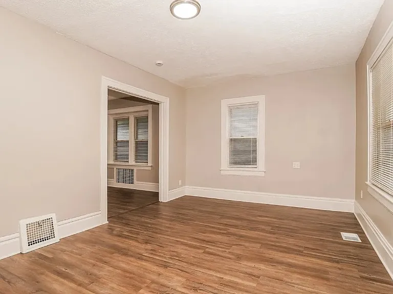 592 Johnston Ct — Photo 1