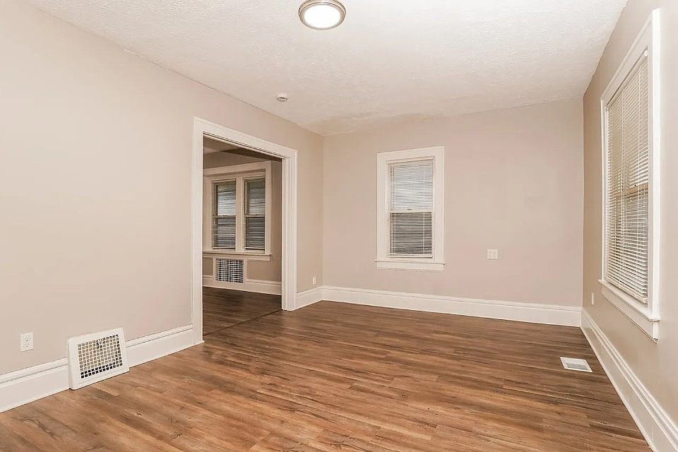 1st image of 592 Johnston Ct