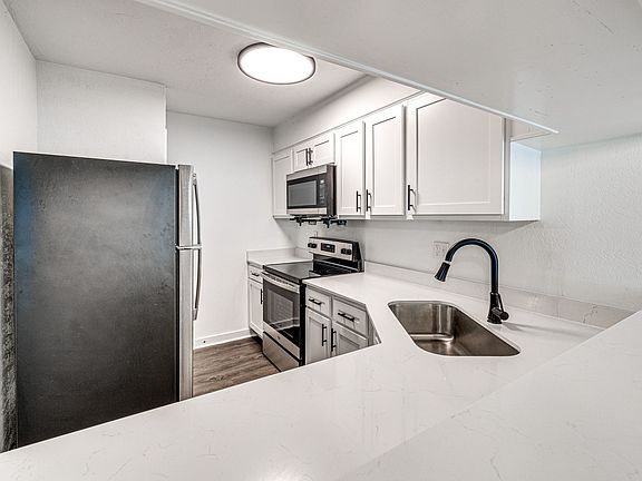 3rd image of 8720 S Santa Fe Ave #21