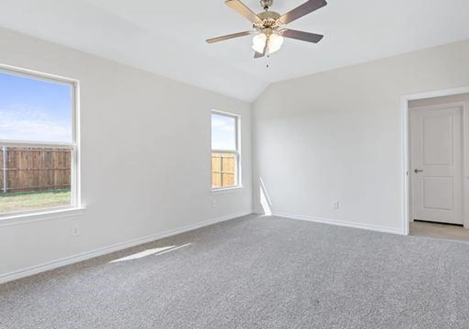 Charming 3-Bedroom Single-Family Home for Rent Built in 2023. — Photo 3