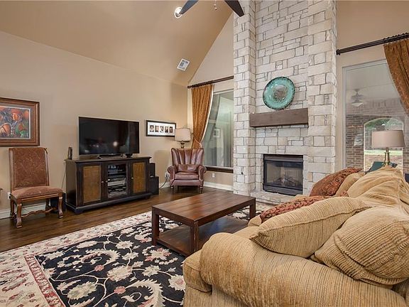 4th image of 3216 Findhorn Dr