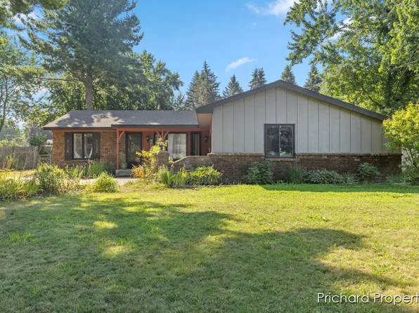 1734 Pleasantwood Dr, Jenison, MI 49428