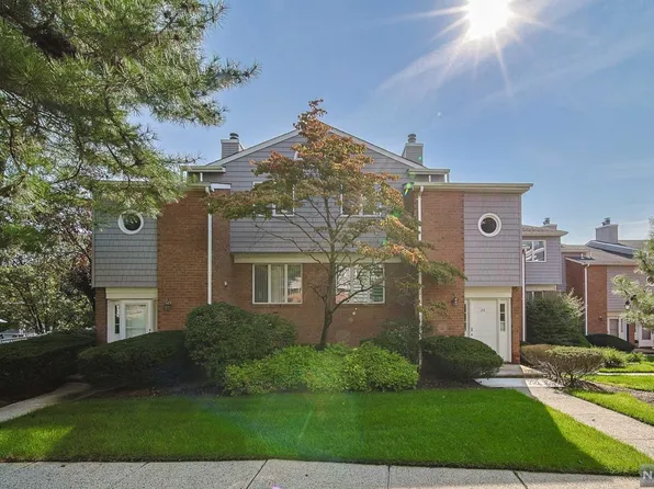 23 Sherwood Ct, River Edge, NJ 07661