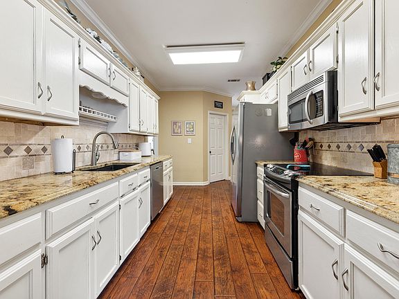 3rd image of 104 Newman Pl