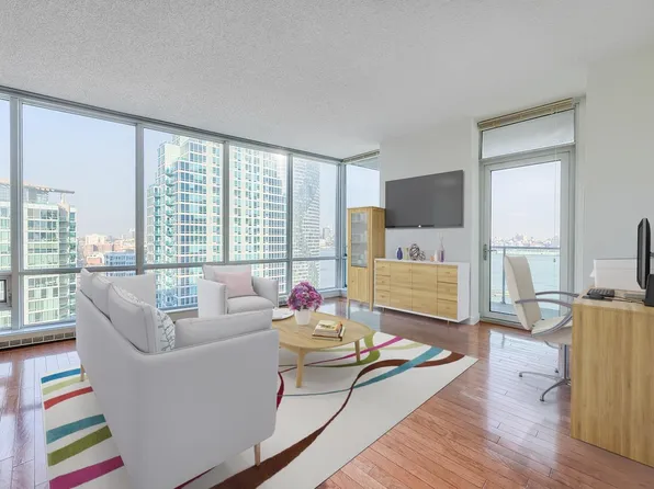 20 Newport Parkway image 4 of 16