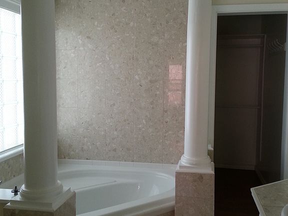 5th image of 3412A Denver St