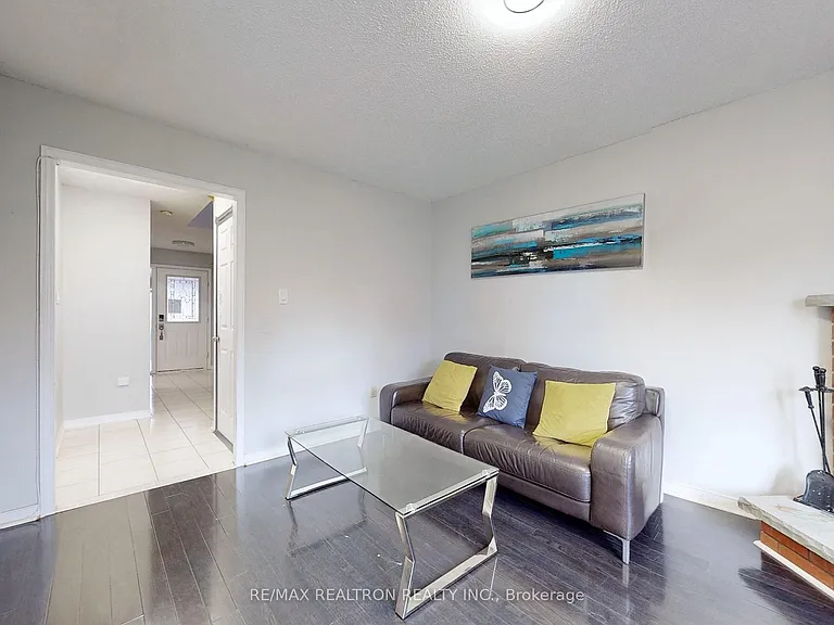 8 Estoril St #UPPER — Photo 23