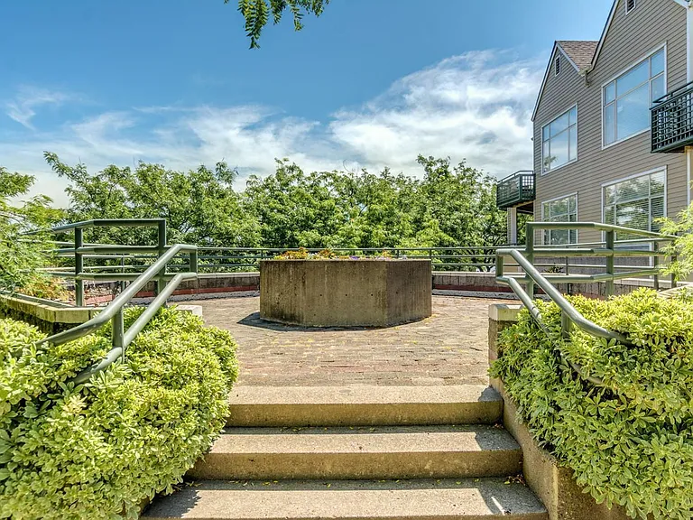 205 SW Montgomery St #204 — Photo 35