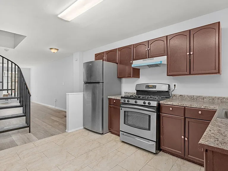 502 N Glover St — Photo 1
