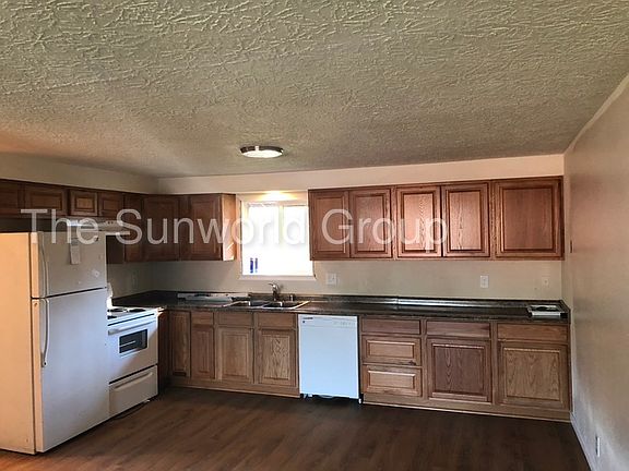 3rd image of 906 NE 106th Ave