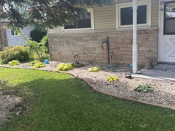 4th image of 604 E 4th St