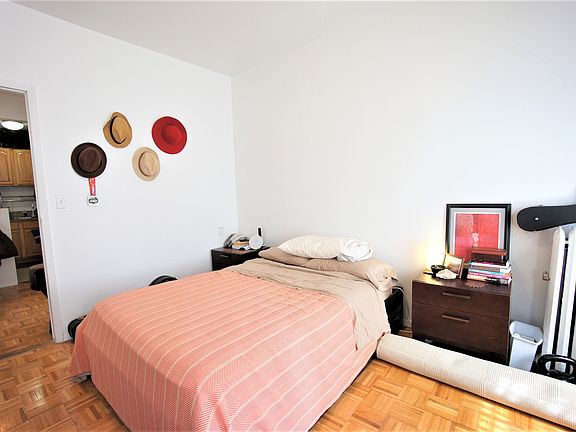 5th image of 330 W 43rd St APT 15
