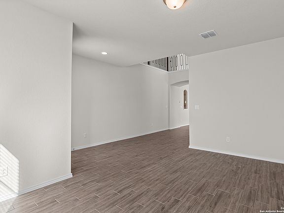 4th image of 2030 Knippa