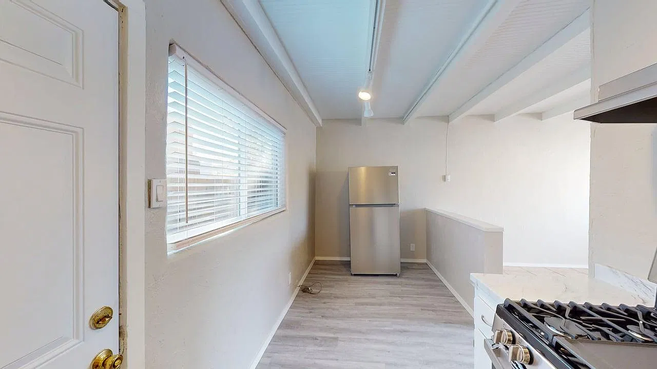 Just Renovated 1 Bed / 1 Bath Apartment w/ Priavte Yard — Photo 4
