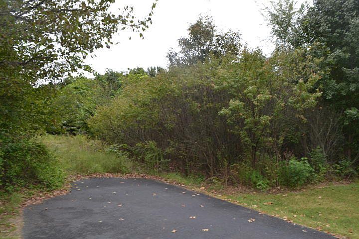 2nd image of 4 & 5 Sandstone Dr
