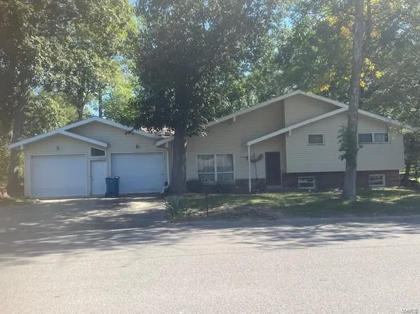 436 N Olive St, Trenton, IL 62293