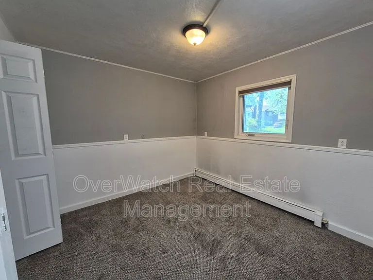 429 Creekside St #B — Photo 9