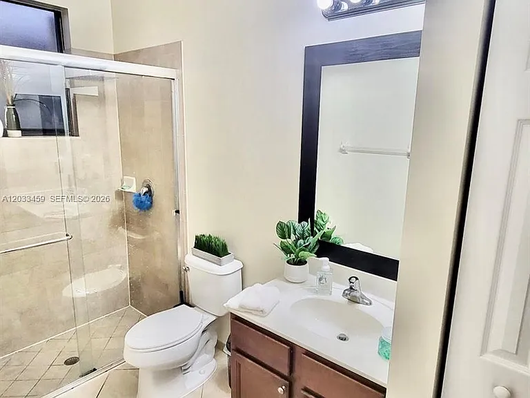 175 NE 26th Ave — Photo 34