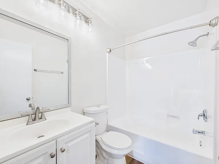 Available Apartment in North Park — Photo 59
