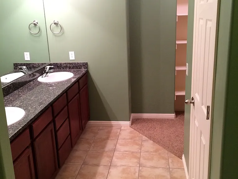 825 W Jordan Oaks Ct — Photo 32