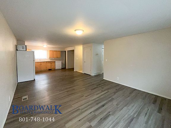 5th image of 233 E Julie Anna Dr