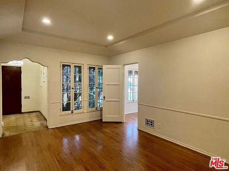 203 N Doheny Dr — Photo 6