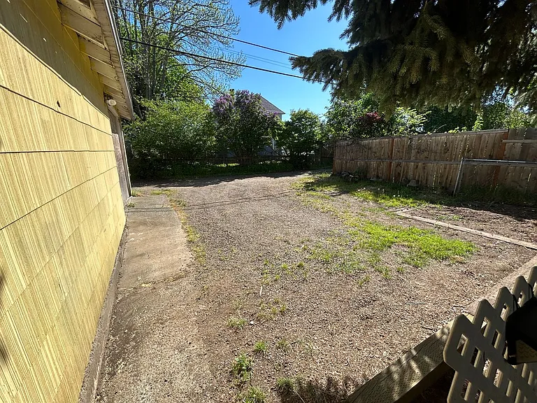 110 NW 2nd St — Photo 16
