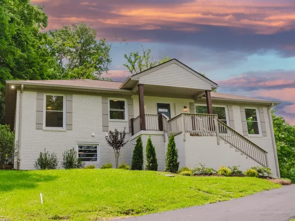 102 Foxwood Ln, Franklin, TN 37069