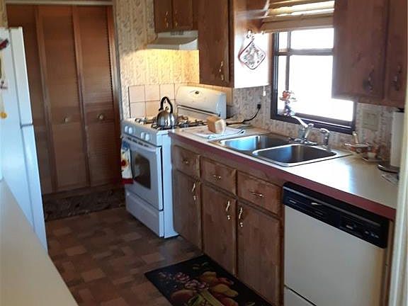 3rd image of 1188 E Aralia Dr