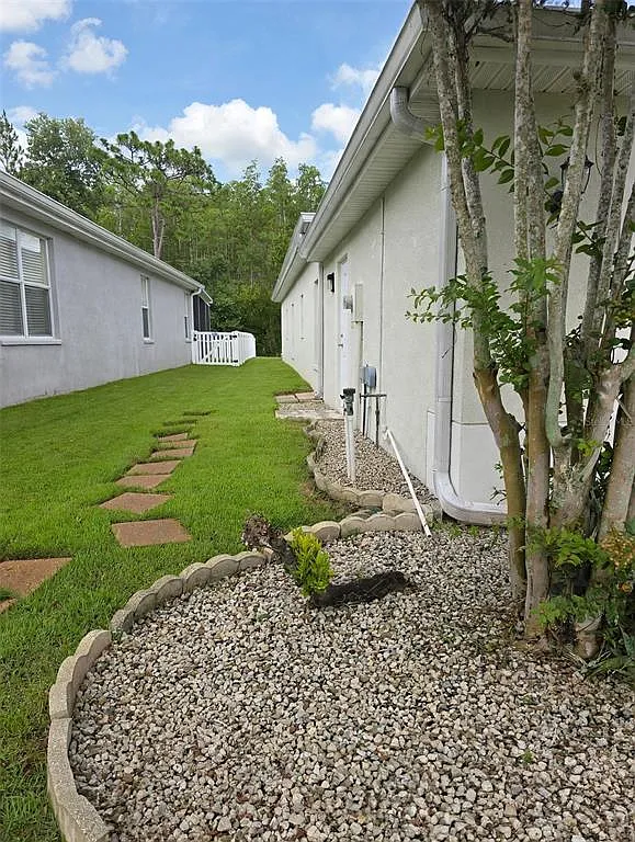 3 bed, 2.0 bath, 2098 sqft, $2,700 — Photo 3