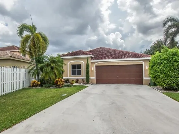 675 Maplewood Ct, Fort Lauderdale, FL 33327