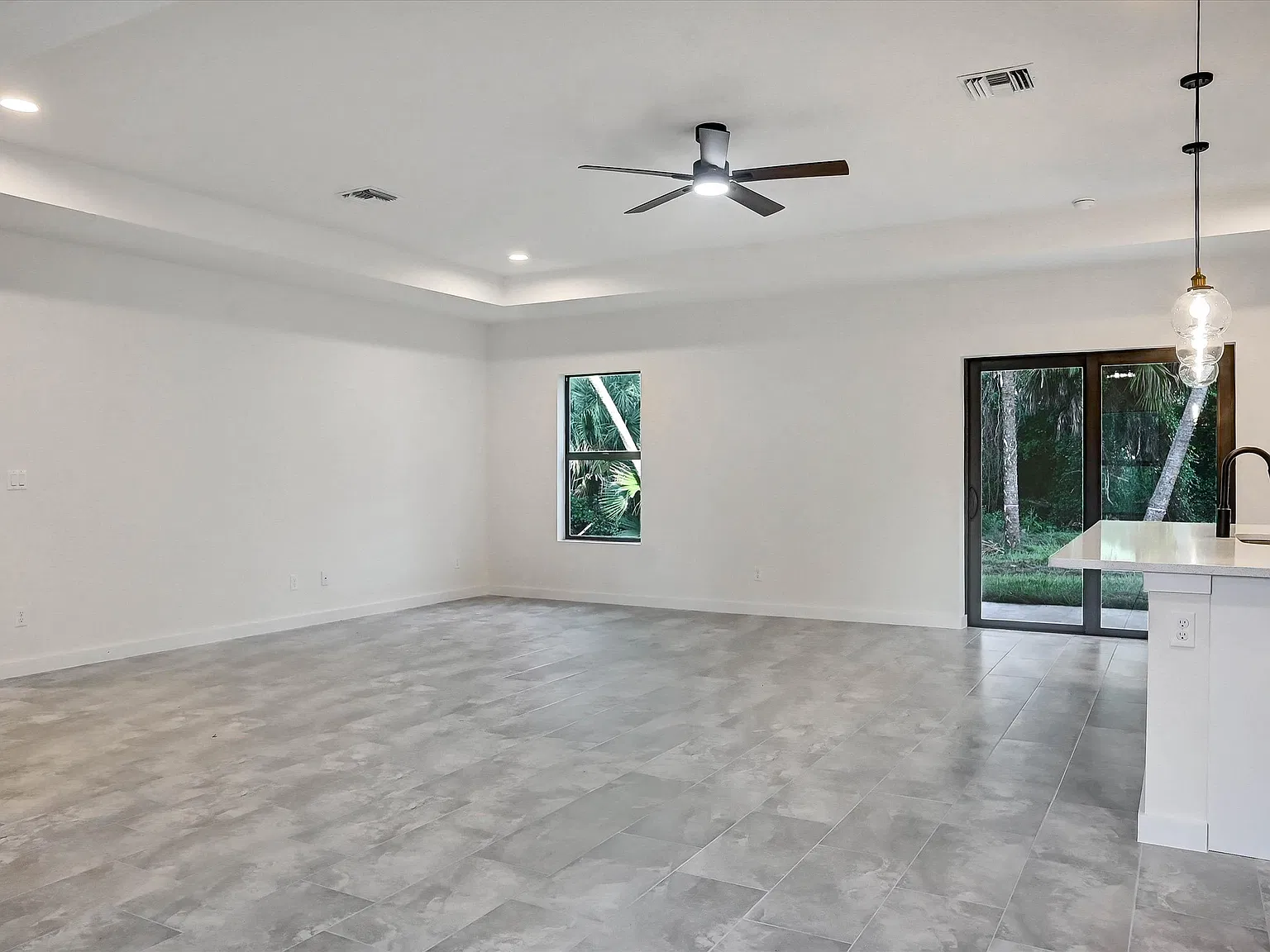 3 bed, 1715 sqft, $2,100 — Photo 3