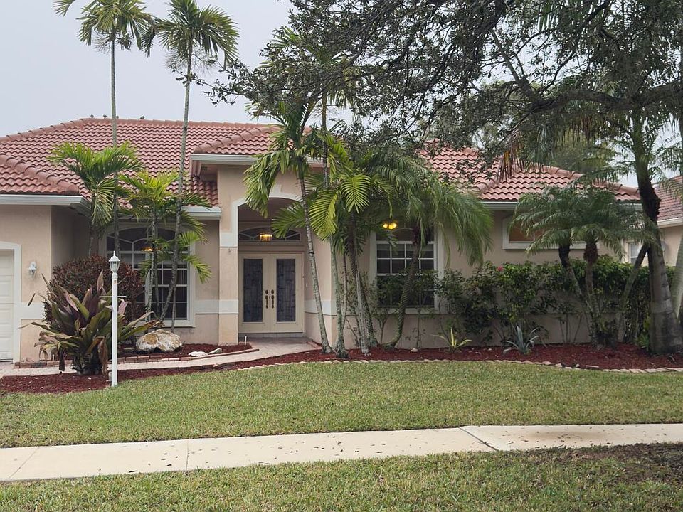 1st image of 16247 Mariposa Circle S