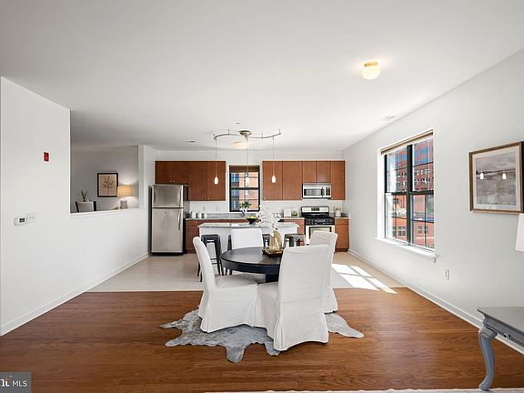 5th image of 3201 Saint Paul St Unit 424