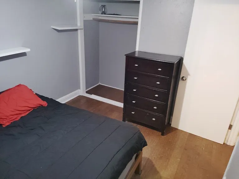 Clean and quiet 1 Bedroom room for rent in Martinez. Can be furnished or not furnished depending on your preference.