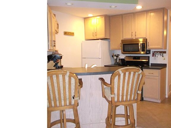 5th image of 4064 Saint Andrews Ct Unit 4