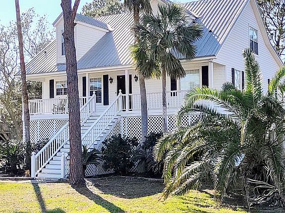 3rd image of 833 Desoto Dr