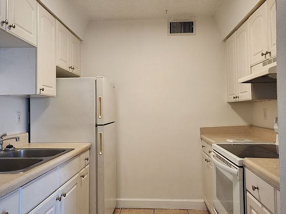 4th image of 1835-1841 S Segrave St #1835-10