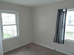 5th image of 35 S Rosemere Ave