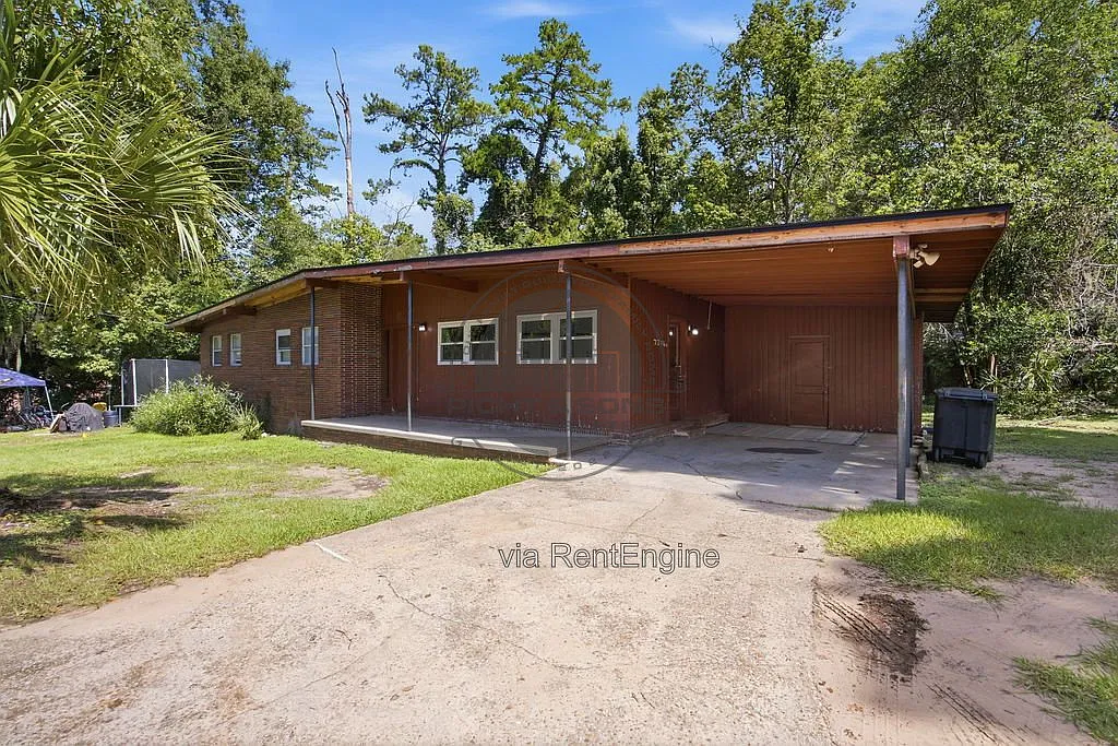 3 bed, 1.5 bath, 1173 sqft, $1,550 — Photo 1